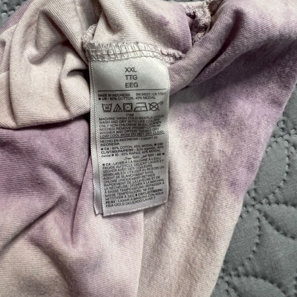 Old Navy XXL Tie Dye cropped t-shirt w pocket - Picture 3 of 5